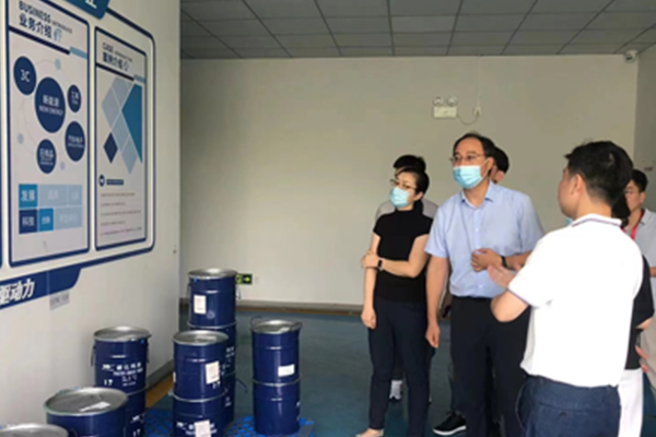 8月11日，昆山市高新区科技局局长虞亮、高新区科技局高新科科长周泠等一行人到荣耀体育网页版走访调研。皓裕工业园区周辰经理及张娟经理的陪同下