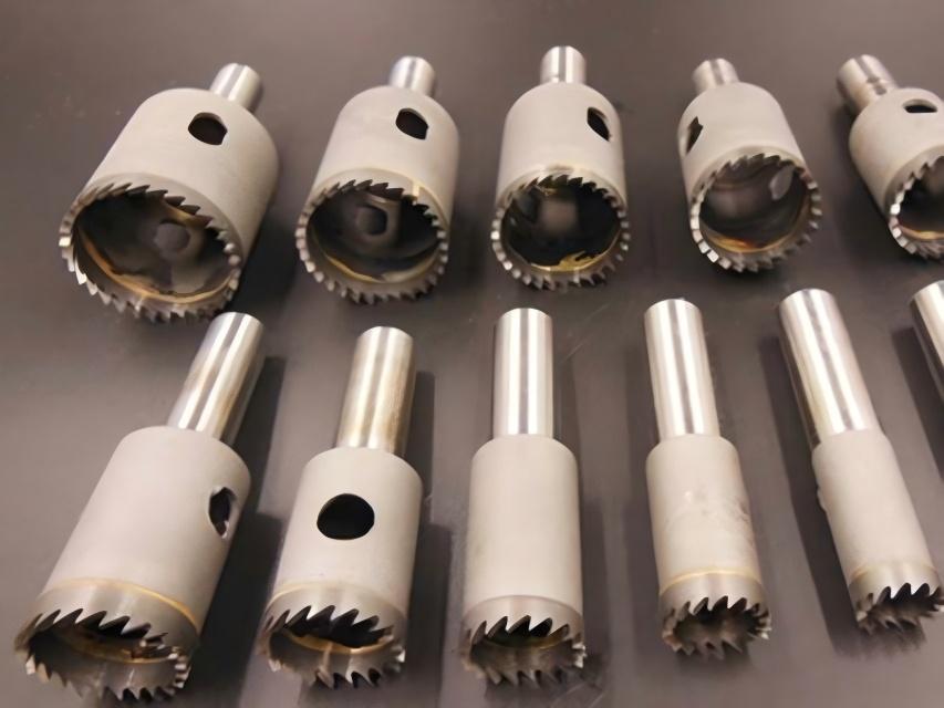Alloy material for bead cutter